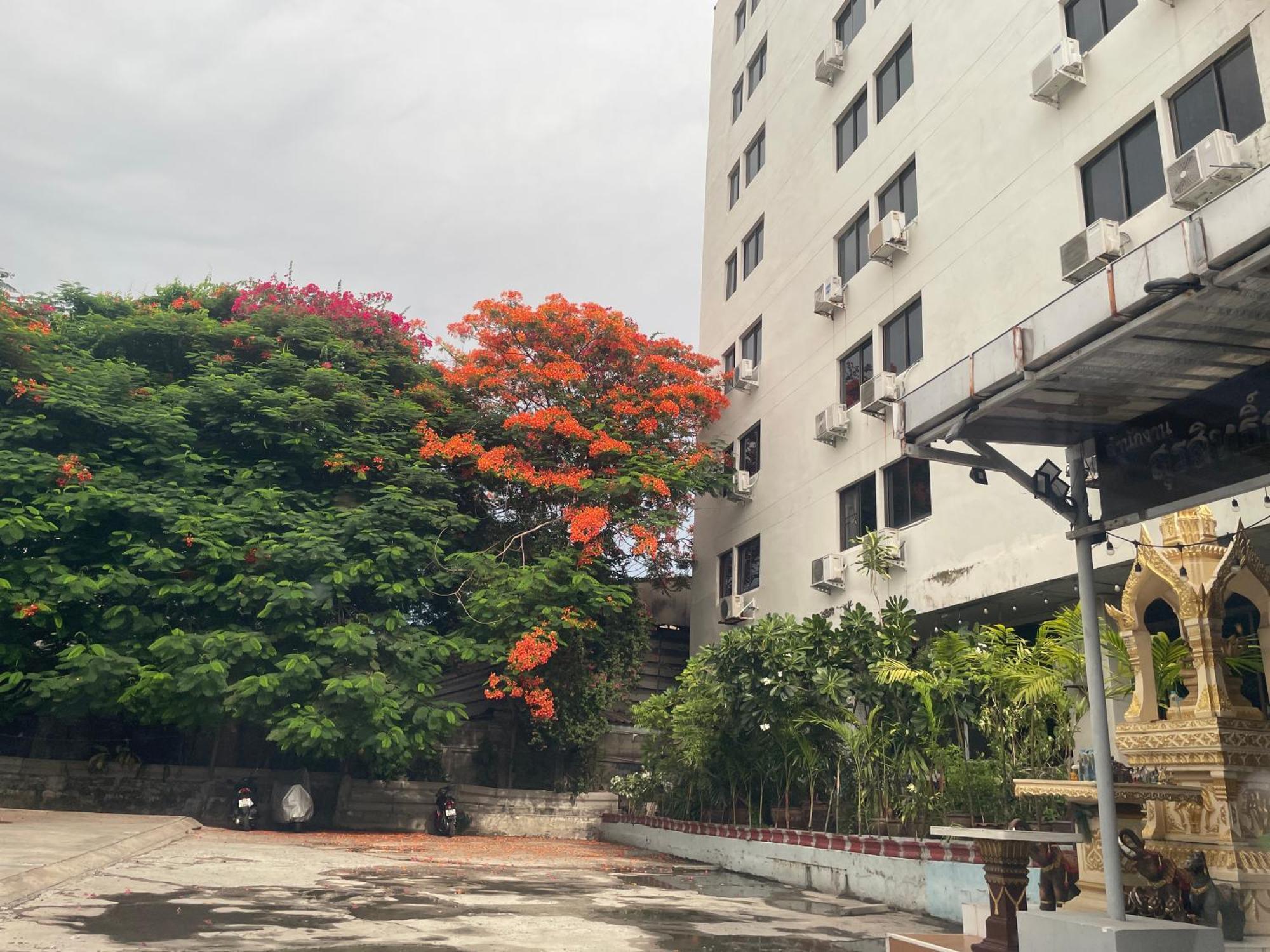 Win Mansion Motel Bangkok Exterior photo